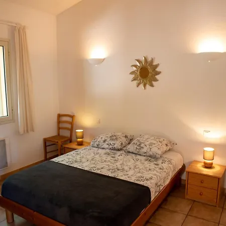 Вилла Mini Independante Ideale Et Tres Bien Situee Порто-Веккьо