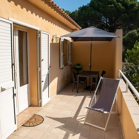 Вилла Mini Independante Ideale Et Tres Bien Situee Порто-Веккьо